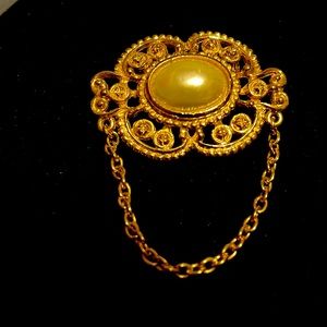 Vintage gold tone brooch